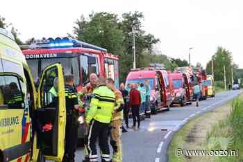 Auto te water in vroeg ochtenduur