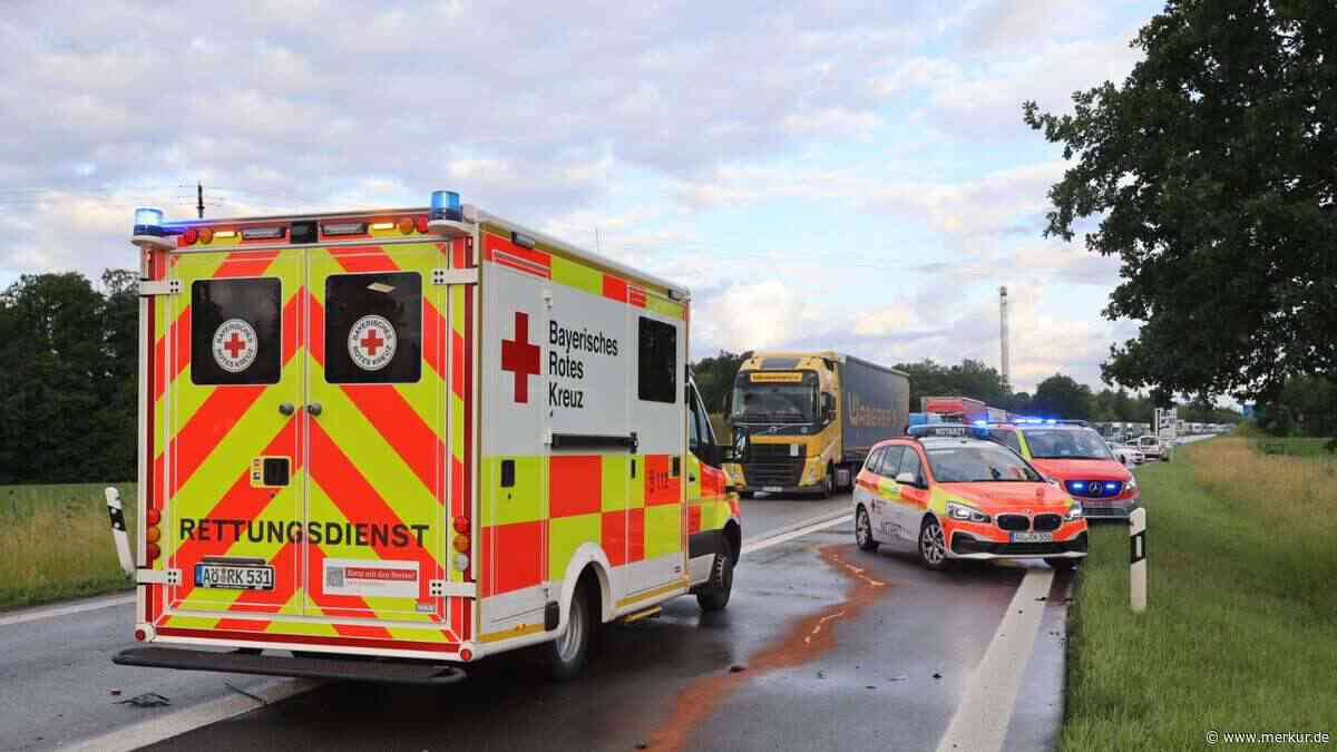 Frontalzusammenstoß in Oberbayern: Mehrere Verletzte – aktuelle Vollsperrung von Bundesstraße