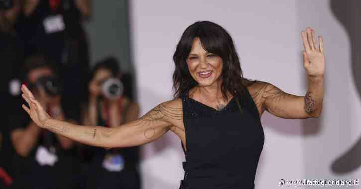 Asia Argento: “Stavo morendo. Ma invece di uccidermi, la mia malattia mi ha salvata. Non guarirò mai, ma adesso posso dire di essere una ex alcolista”