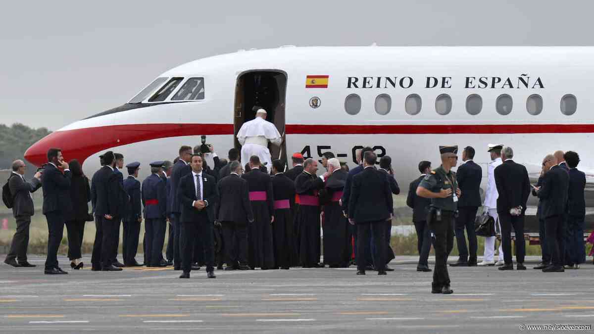 Spaanse koning leent zijn privéjet aan paus na panne van chartervliegtuig