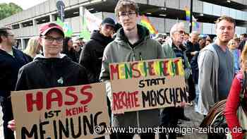 AfD-Bürgerdialog: 26 bunte Bilder von der Gegendemo vor dem Congress-Park Wolfsburg