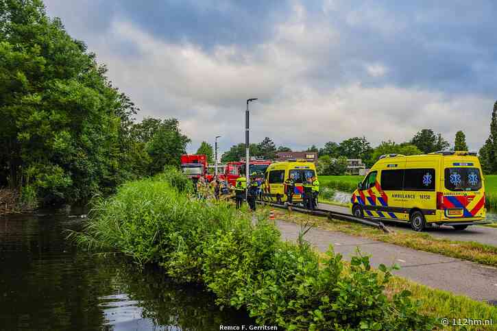 Voertuig te water aan de Zwarteweg in Waddinxveen