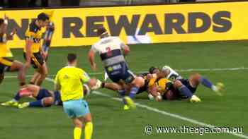 Aumua scores stunning Hurricanes try