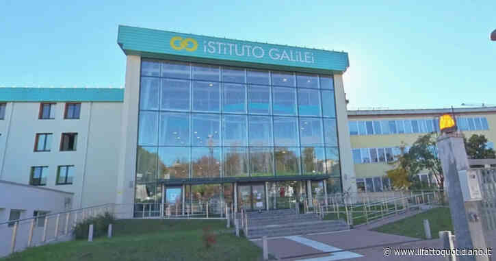 Studente minaccia professore con una pistola a pallini: “Dammi le sigarette o ti sparo”. L’episodio a Mirandola (Modena)