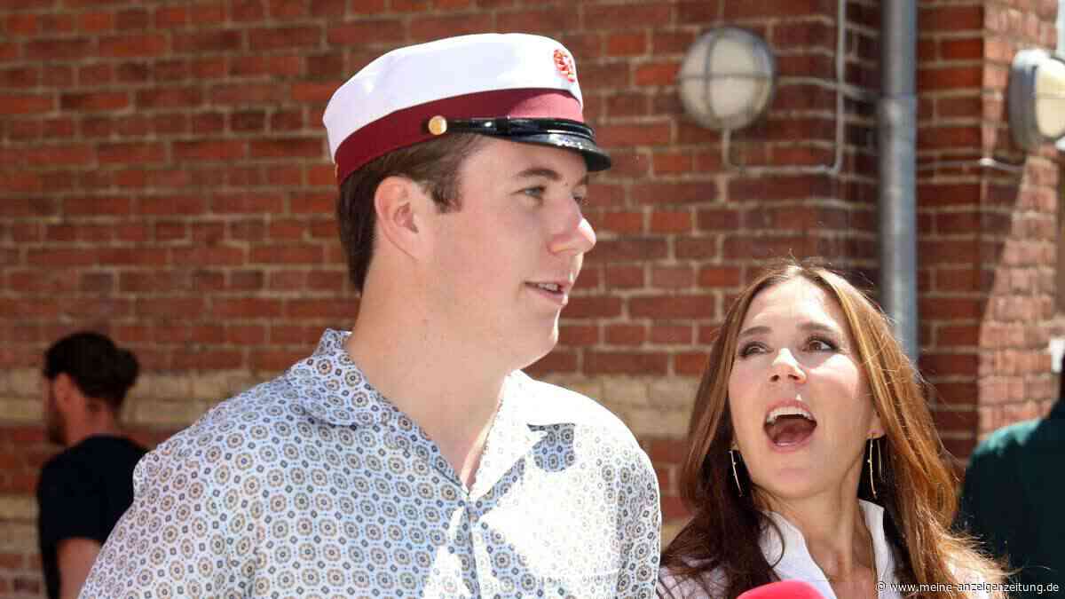 Stolze Mama: Prinz Christian schließt Offiziersausbildung ab