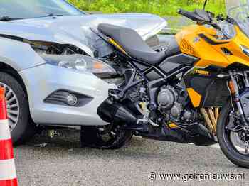 Motor vast in auto na heftig ongeval op snelweg