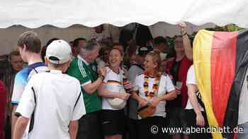 Public Viewing bei Regen und Gewitter in Hamburg? Trübe Aussichten fürs WM-Spiel