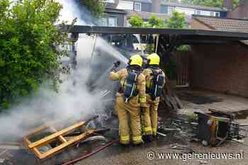 Schuur en carport verwoest door brand