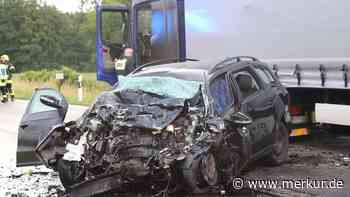 Münchner Familie stirbt bei tragischem Unfall in Oberbayern: Frontalzusammenstoß mit Lkw