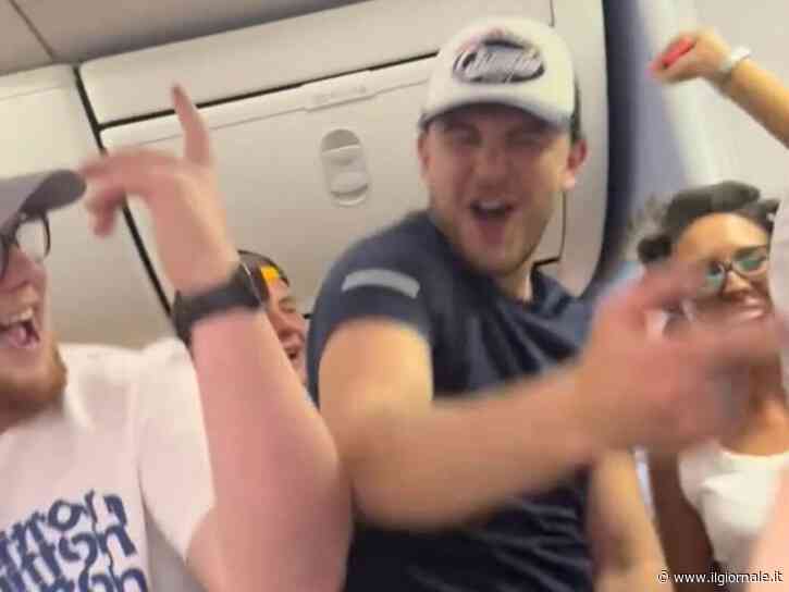 Il volo Ryanair si trasforma in una discoteca: tra alcol e balli scoppia il caos a bordo