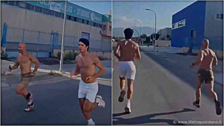 Il “nuovo” Alcaraz si prepara al ritorno: si allena in strada senza tutore al polso e a petto nudo