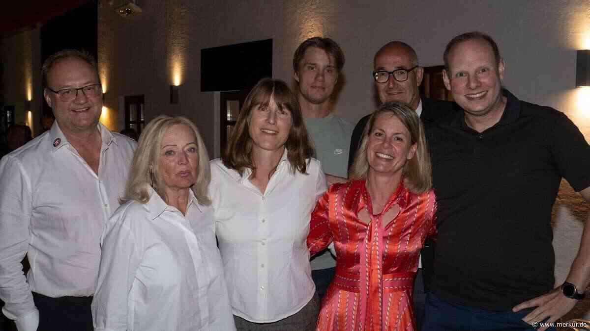 96 Golfer spielen in Elkofen – und spenden 10.000 Euro an EHC Klostersee