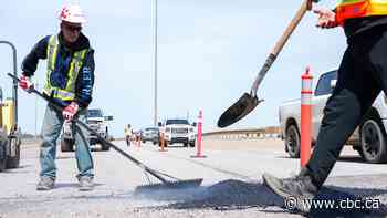 Frustrated Fort McMurray residents fill Highway 63 potholes themselves