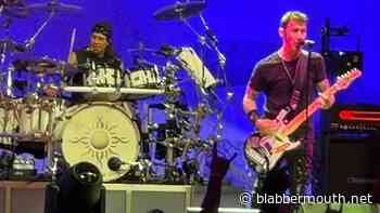 GODSMACK Recruits Ex-DREAM THEATER Drummer MIKE MANGINI Following Departure Of WADE MURFF