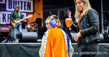 Bier voor 4 euro en plassen voor 1,50: Arnhem verdedigt de prijzen op Koningsdag