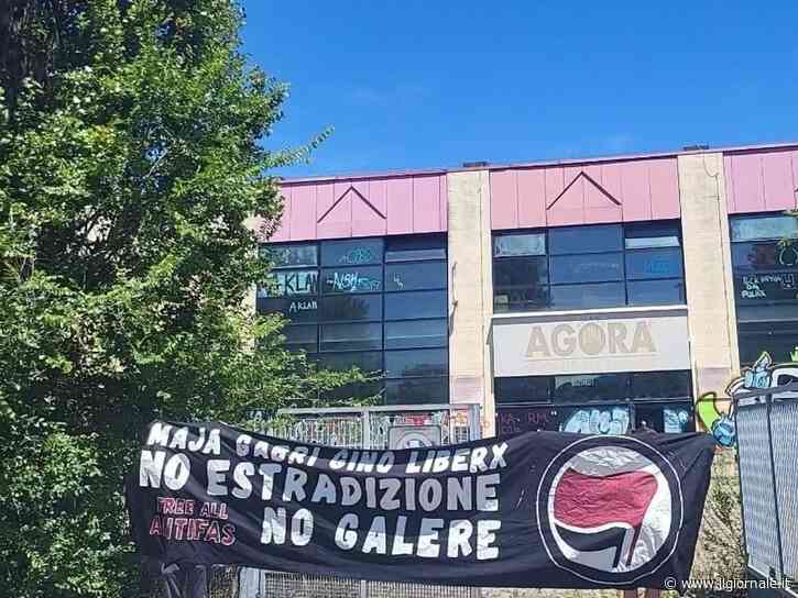 Milano città degli antagonisti: occupato l’ex Palazzetto del ghiaccio e chiuse intere vie per il centro sociale