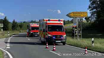 Unfall auf RO41 bei Rott am Inn – Kleinwagen landet in Wiese