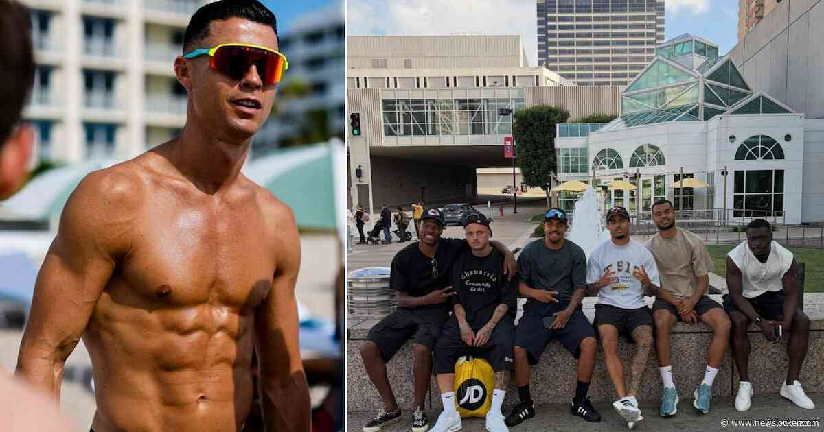 Cristiano Ronaldo (41) nog altijd topfit op strand in Miami, Denzel Dumfries op pad met teamgenoten