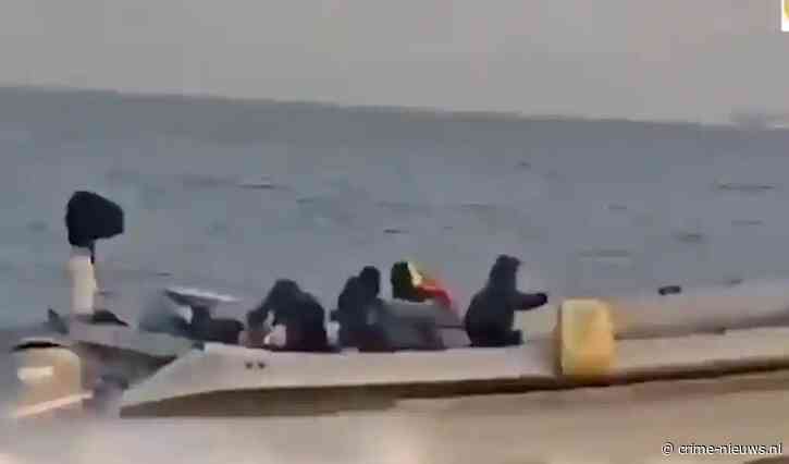Smokkelaars dumpen bijna 5.000 kilo hasj tijdens klopjacht op zee bij Gibraltar