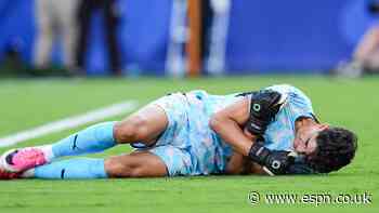Morocco's Bounou to have tests after shoulder knoc...