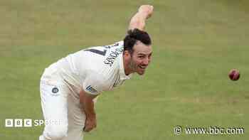 Roland-Jones burst gives Middlesex edge over Pears