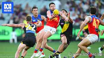 Live: Tigers meet Lions in Hobart ahead of Saints-Giants clash