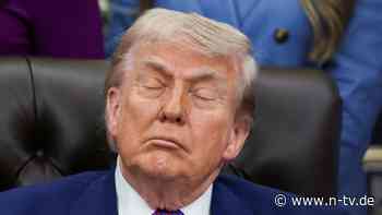 Fit fürs Amt?: Dösender, äh, konzentriert zuhörender Trump wird 80