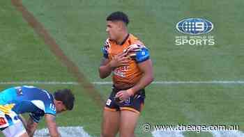 Tigers gun forced off with awkward injury