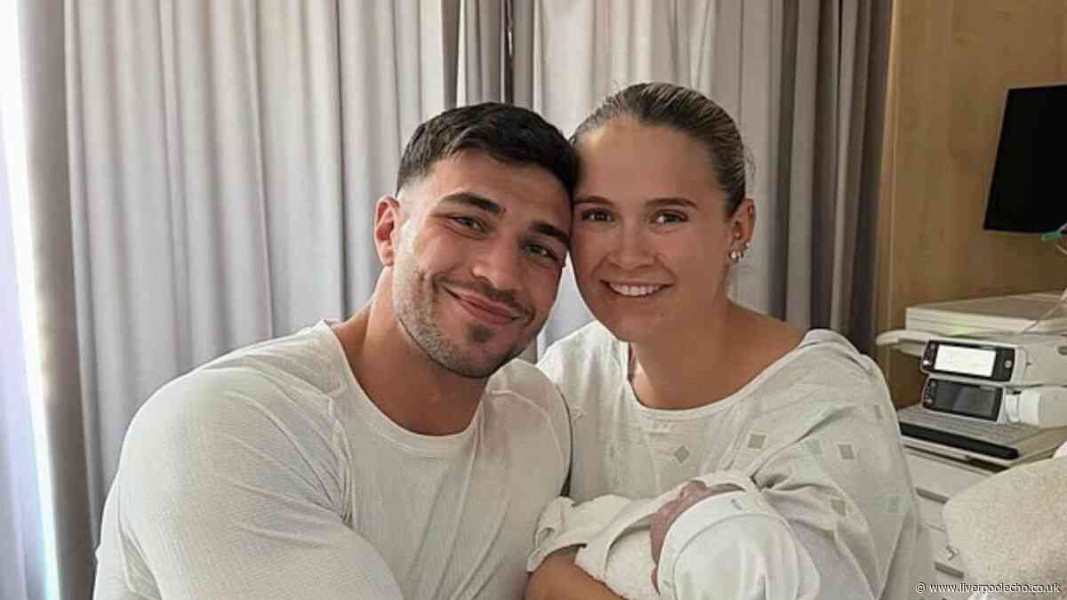 Tommy Fury announces baby son's name during boxing match against Eddie Hall