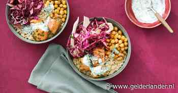 Wat Eten We Vandaag: Rijstbowl met zalm, kikkererwten en rodekool
