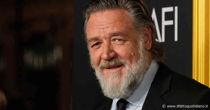 “Ero pazzo a ‘Il Gladiatore’. Coperto di fango e sangue, mi facevano male le ossa, combattevo con svedesi alti 2 metri che mi colpivano con spade e asce. E una mi è davvero arrivata in faccia”: parla Russell Crowe