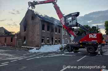 FW Grevenbroich: Feuerwehr Grevenbroich stundenlang bei Großbrand in Elsen im Einsatz