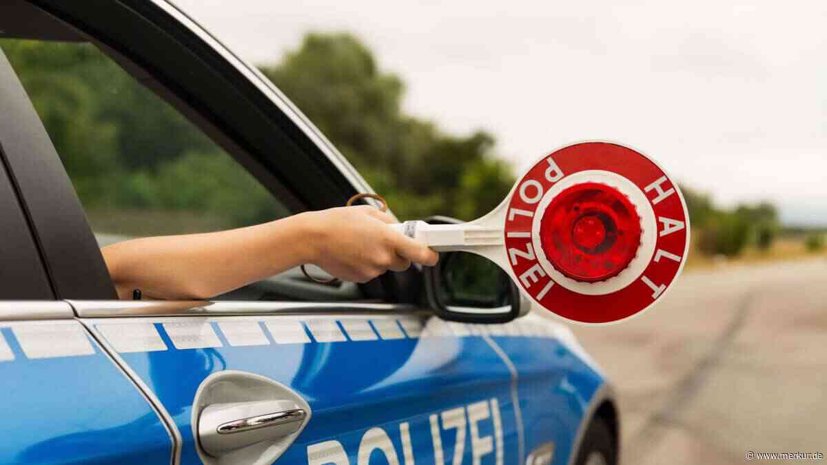 Polizei stoppt Anhänger mit Minibagger – und findet gefälschtes Typenschild