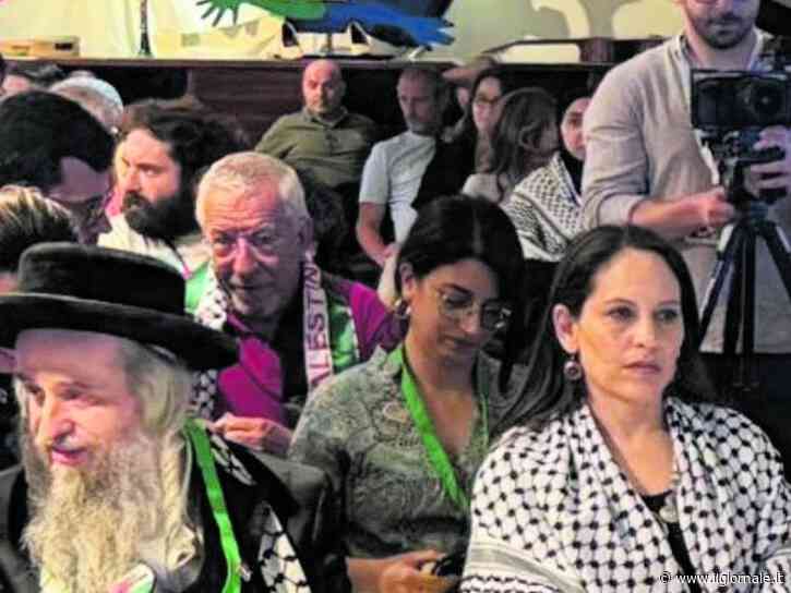 5 Stelle a braccetto con l'indagato Omar