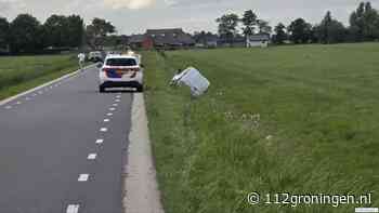 Bestelbus belandt in sloot langs Fanerweg in Niekerk