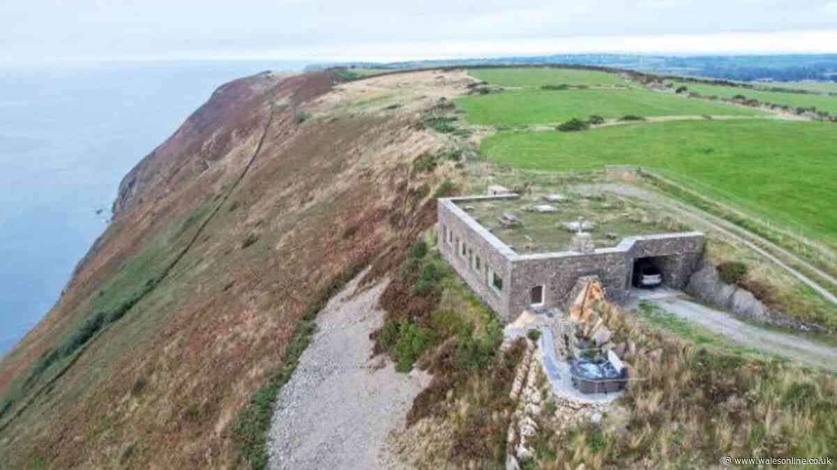 'Outstanding' clifftop cottage with hot tub that overlooks the sea