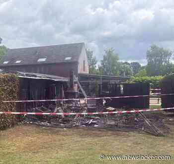 Nachtelijke brand houdt campinggasten in Melderslo uren buiten: ’Het was zó heet, ik ben zelfs een beetje verbrand op mijn voorhoofd’