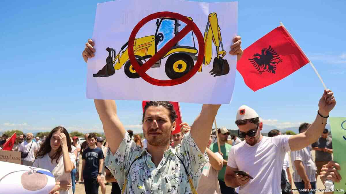 „Albanien ist nicht zu verkaufen“: Tausende protestieren gegen Luxusresort von Trump-Schwiegersohn
