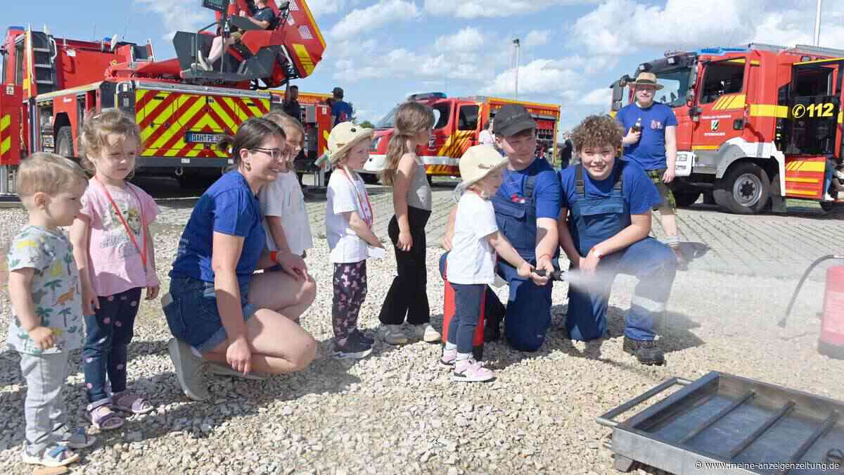 Feuerwehr Kollbach feiert Jubiläum mit drei Tagen Dauerbetrieb