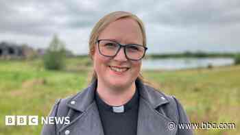 Christians and Muslims 'build bridges' in new town