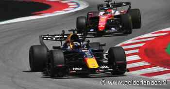 Lewis Hamilton grijpt eerste zege bij Ferrari en profiteert van uitvallen Kimi Antonelli, Max Verstappen onzichtbaar