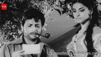Biswajeet's daughter reacts to her father forcefully kissing Rekha