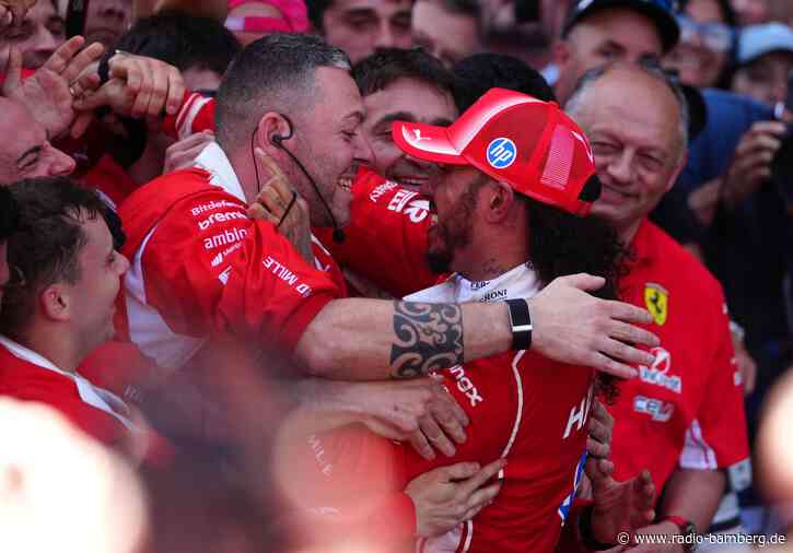 «Gibt nichts Besseres»: Erster Ferrari-Triumph für Hamilton