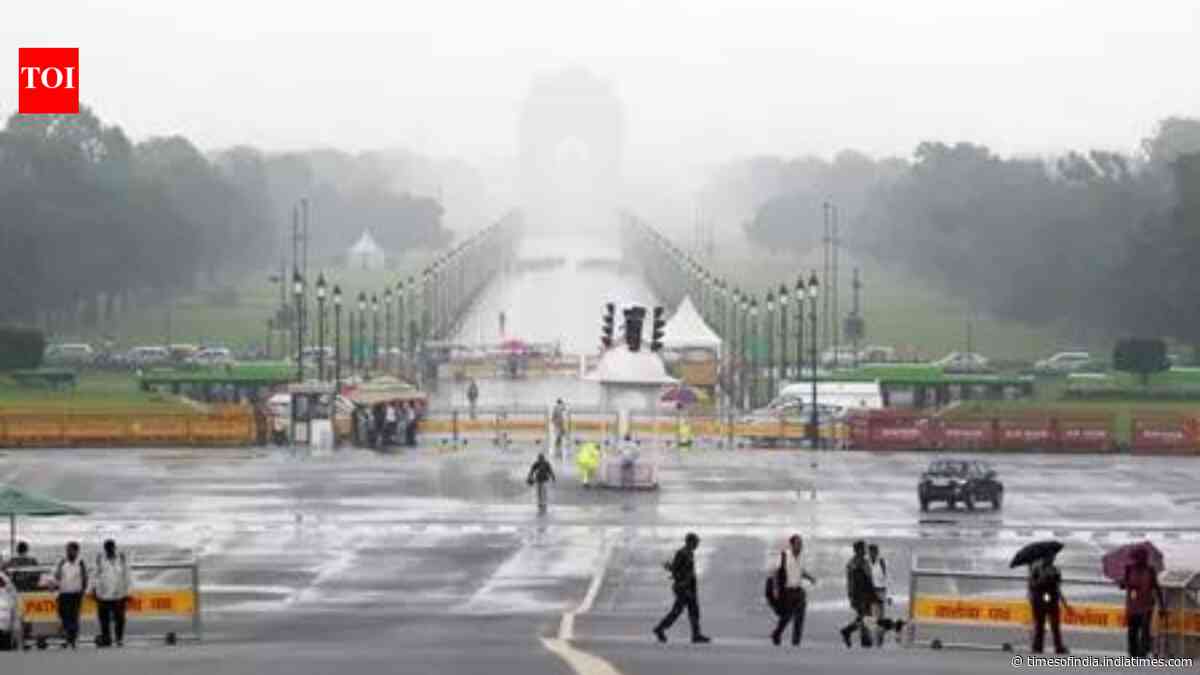 Delhi records 38.5°C, below seasonal average; IMD predicts rain, gusty winds on Monday