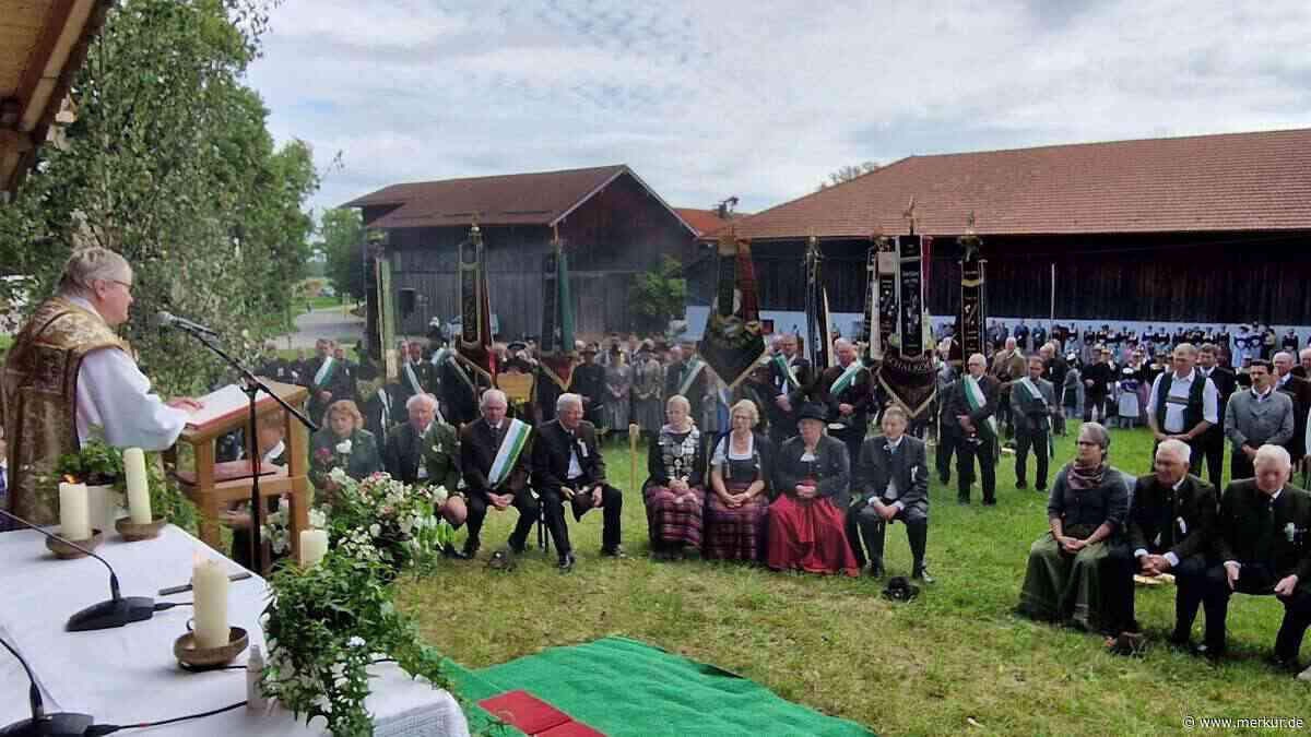 Feldmesse und Festzug: Hunderte Schützen feiern 140 Jahre Zusammenhalt