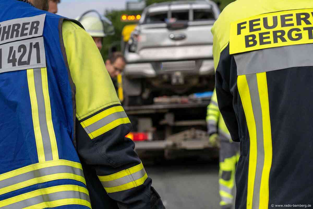 Auto überschlägt sich – zwei Verletzte