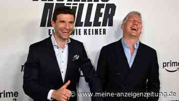 WM-Auftakt voller Liebe: Thomas Müller kuschelt mit „Teddybär“ Bastian Schweinsteiger