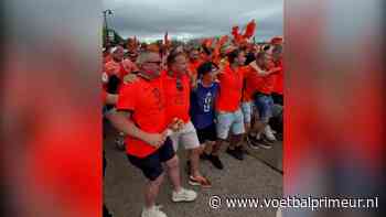 Geweldige beelden: Japanse supporter feest mee met Oranje-legioen