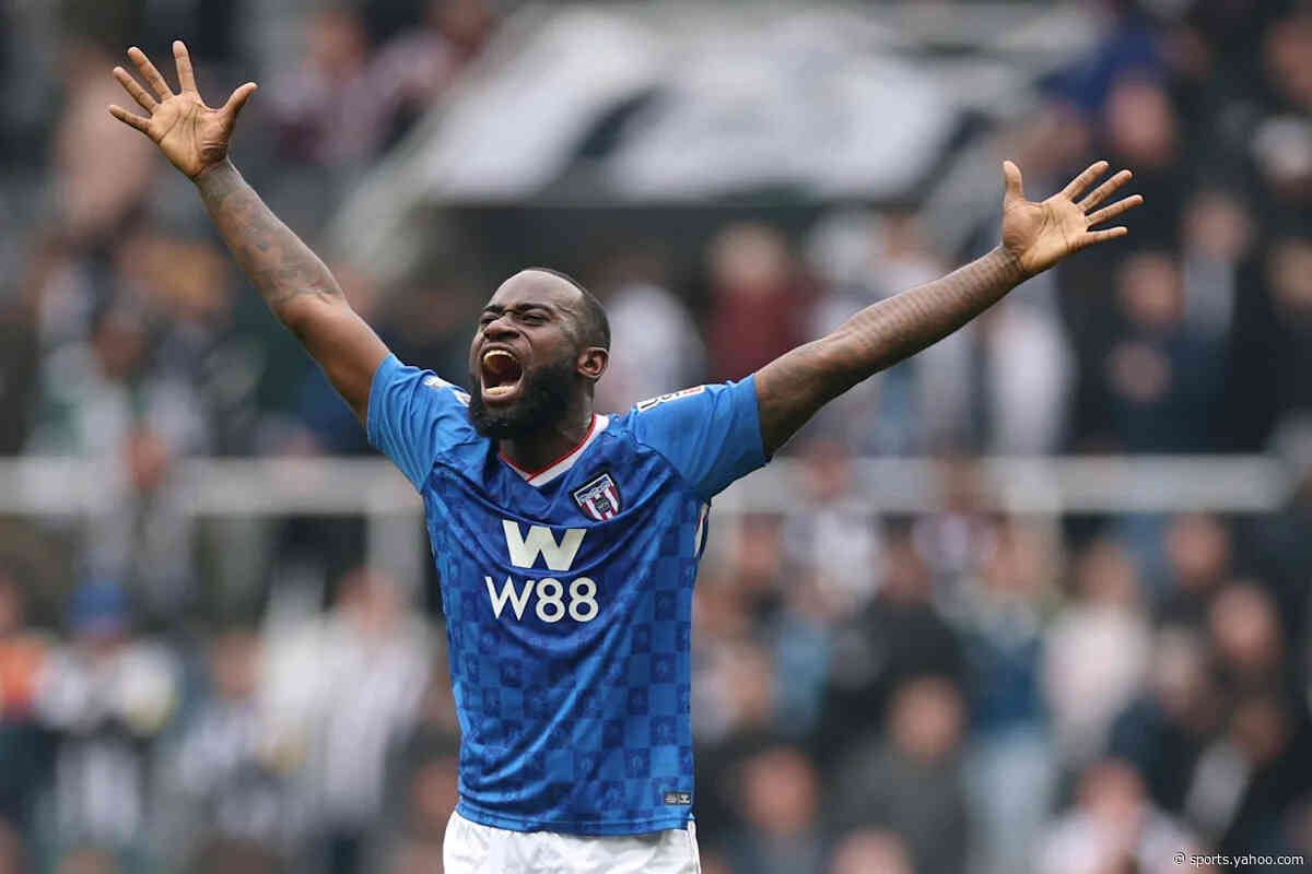 Sunderland Are Back In The Race To Sign This Talented Full-Back Permanently: Good Choice For Le Bris?