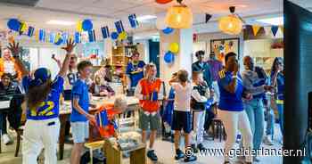 Trots in Arnhems buurthuis als piepklein Curaçao WK-debuut maakt, ondanks de 7-1: ‘We maken historie!’